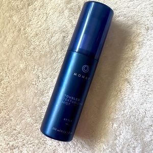 Monat tousled texturing mist